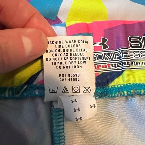 3 for $30! Under armour colourful compression capris - Picture 6 of 10